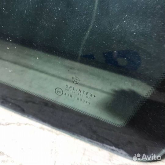 Стекло глухое (форточка),заднее правое Jeep Grand