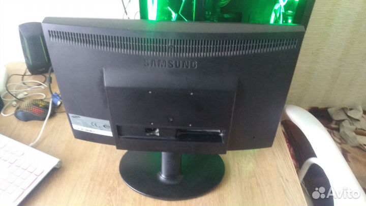 Монитор Samsung