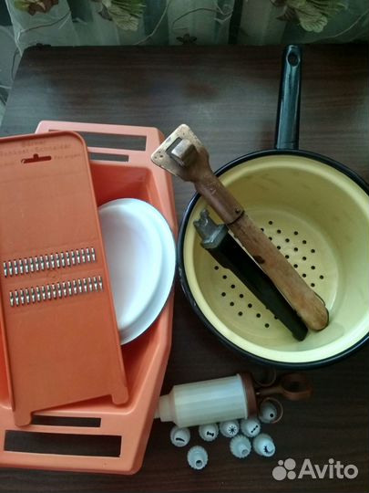 Терка для моркови, дуршлаг, ручки для сковородок