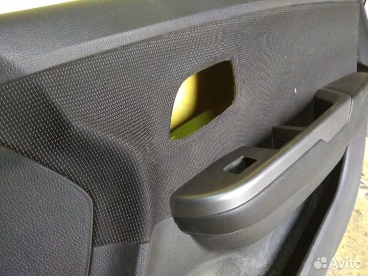 Обшивка двери передней правой Kia Rio 3 2011-2017