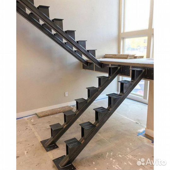Лестница на металлокаркасе