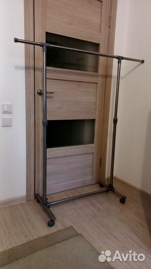 Вешалка для одежды напольная на колесах