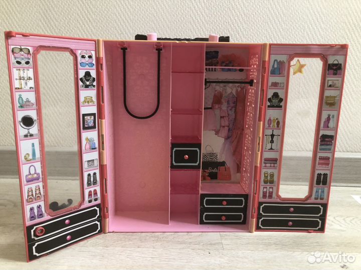Шкаф для Барби с одеждой