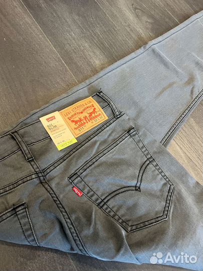 Серые джинсы Levis 511