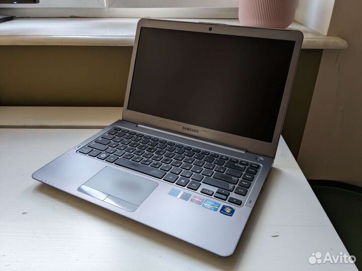 Ноутбук Samsung 530U3C