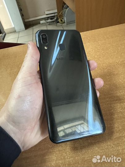 Samsung Galaxy A30, 3/64 ГБ