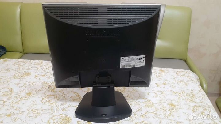 Монитор Samsung SyncMaster 710v