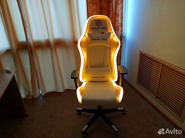 Компьютерное кресло white Emperor camp до 130 кг