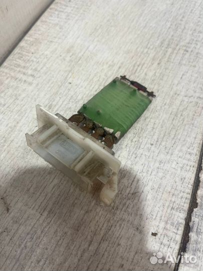 Резистор отопителя (печки) Renault Logan 2