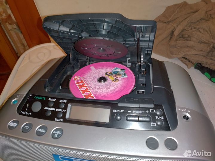 Радио проигрыватель, CD и USB sony