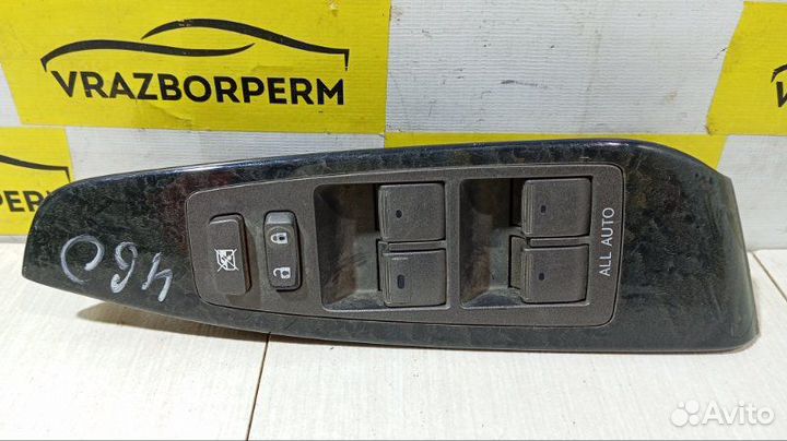 Блок управления стеклоподъемниками задний правый