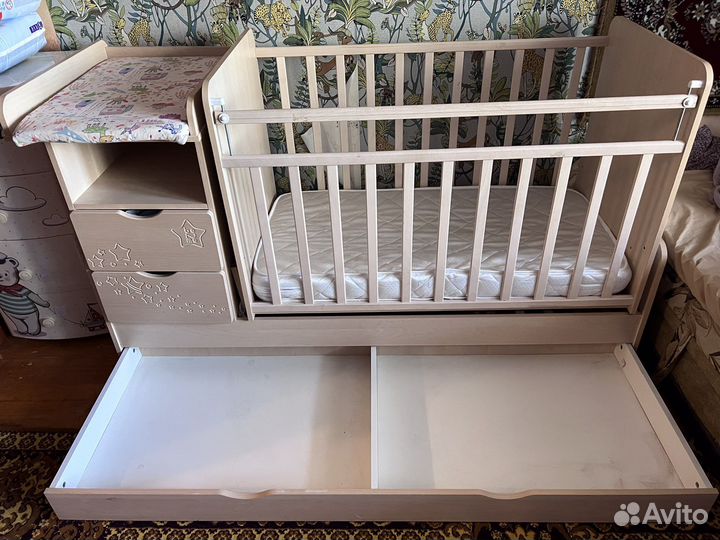 Детская кровать маятник с пеленальным комодом