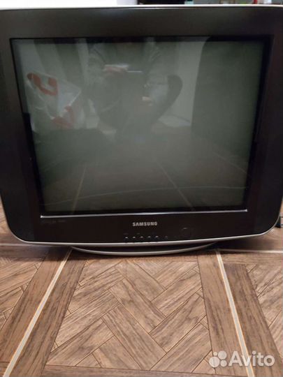 Телевизор Samsung в идеальном состоянии, тюнер и д