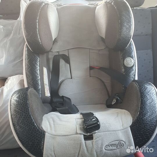 Автомобильное кресло