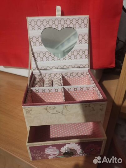 Шкатулка для украшений