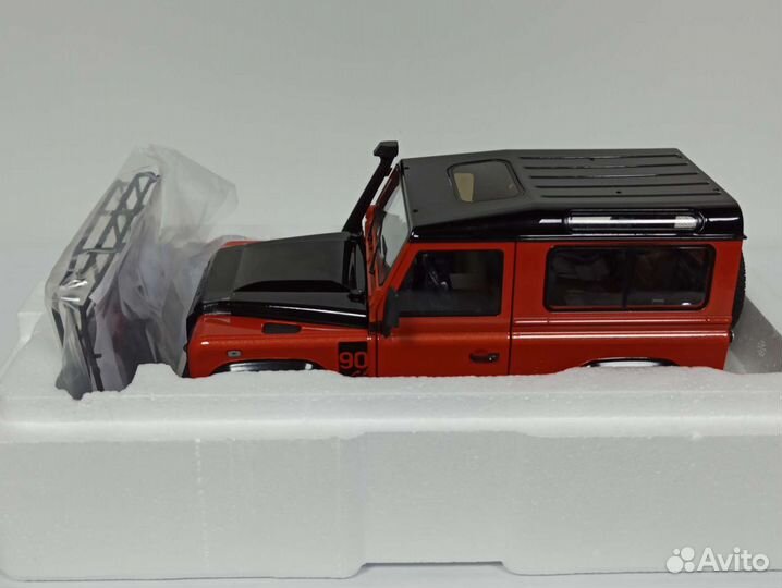 Land Rover Defender 90 Adventure 1:18 Kyosho