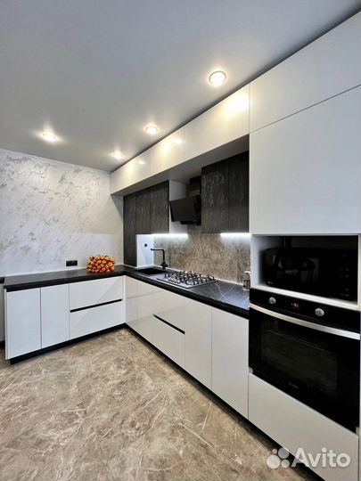 П образная кухня на заказ. Фабрика в Челябинске