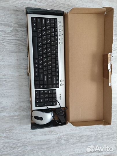 Беспроводная клавиатура и мышь A4 tech новая