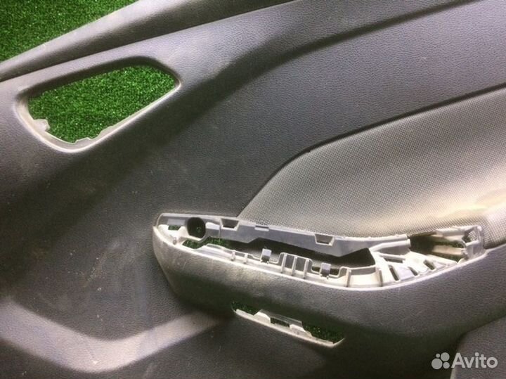 Обшивка двери задняя правая Ford Focus 3 седан 1.6