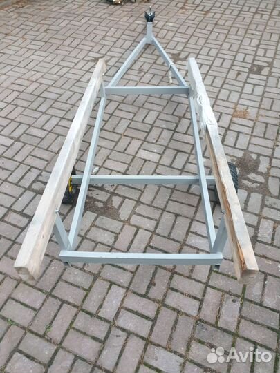 Лодочный прицеп килевой