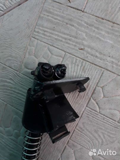 Форсунка омывателя фар правая Форд Фокус 2