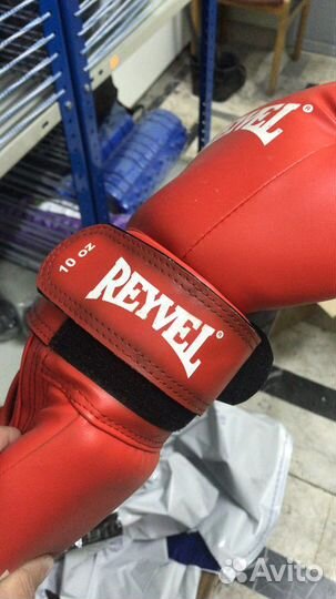 Боксерские перчатки Reyvel