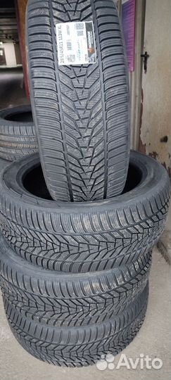 Hankook Winter I'Cept Evo 3 W330 285/45 R21