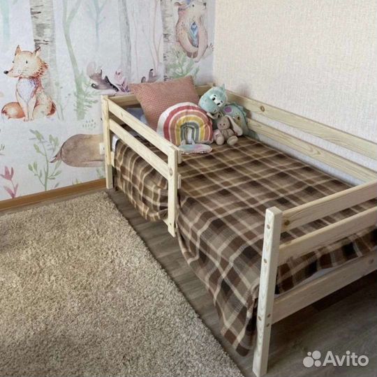 Новая детская кровать из дерева