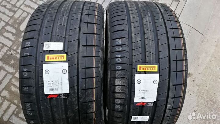 Pirelli P Zero Sports CAR 315/40 R21 и 275/45 R21 111Y