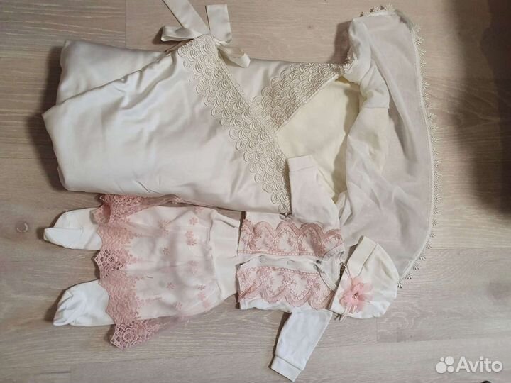 Летний конверт и костюмчик на выписку для девочки