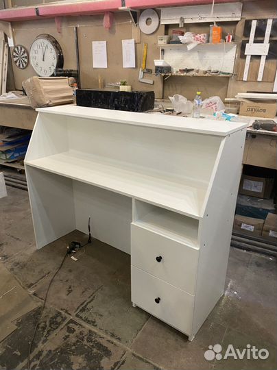 Стойка ресепшн