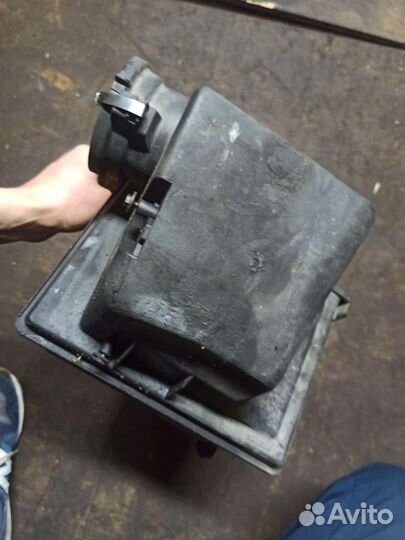 Корпус воздушного фильтра bmw e38 728i с 09.1998г