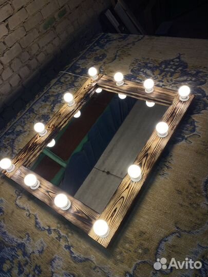 Гримерное зеркало из дерева