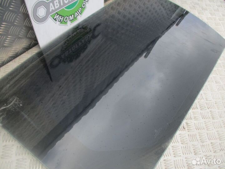 Стекло сдвижной правой двери Додж Караван