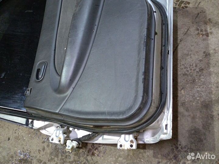 Дверь (боковая) задняя седан Mazda Familia BH / 32