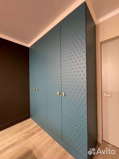 Шкаф распашной современный