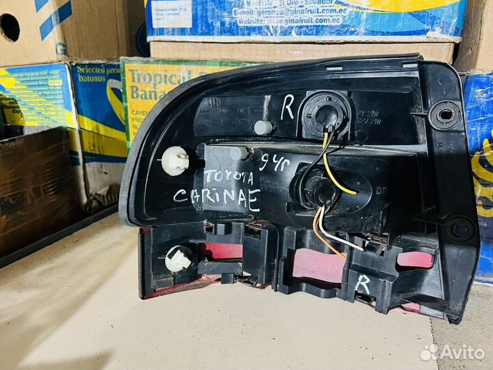 Фонарь задний правый toyota karina-E