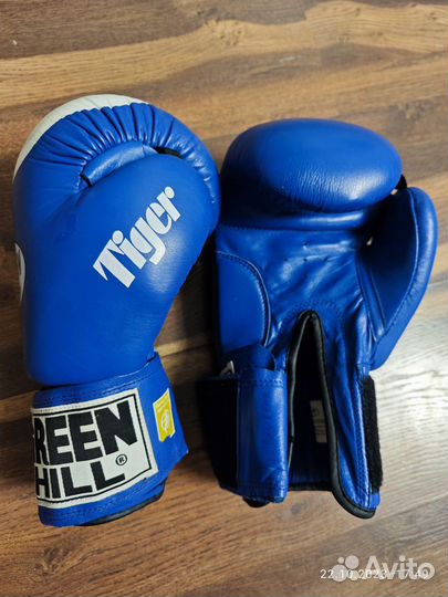 Боксерские перчатки