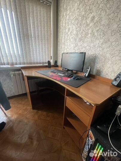 Компьютерный стол