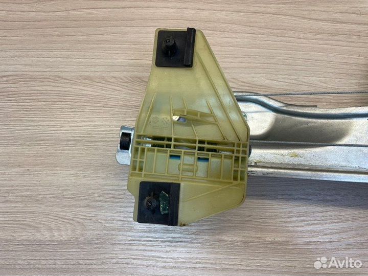 Стеклоподъемник передний правый LADA X-Ray