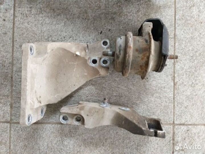 Опора двигателя Infiniti Fx35