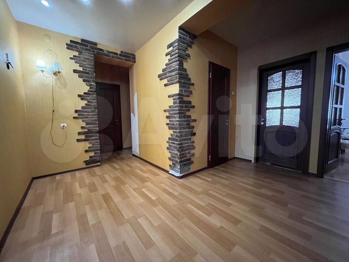 4-к. квартира, 140 м², 1/5 эт.