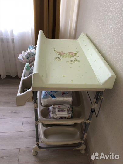 Ванночка с пеленальным столиком