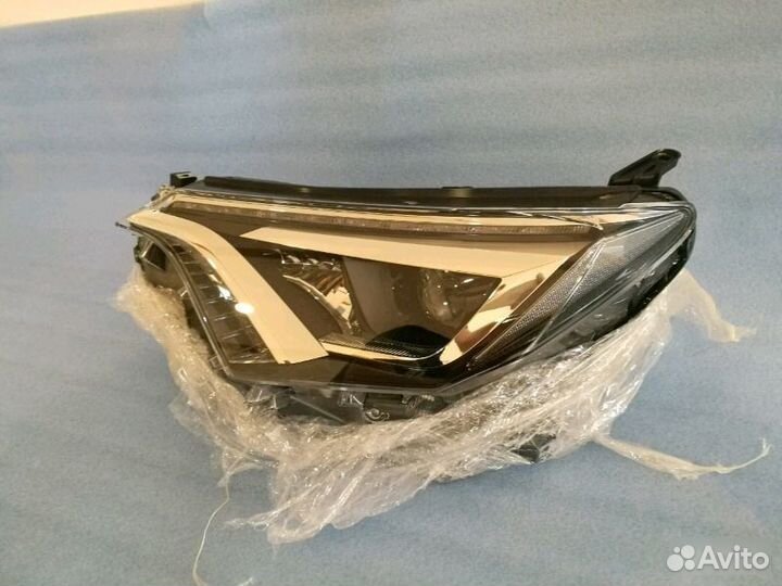 Фара левая Toyota Rav4