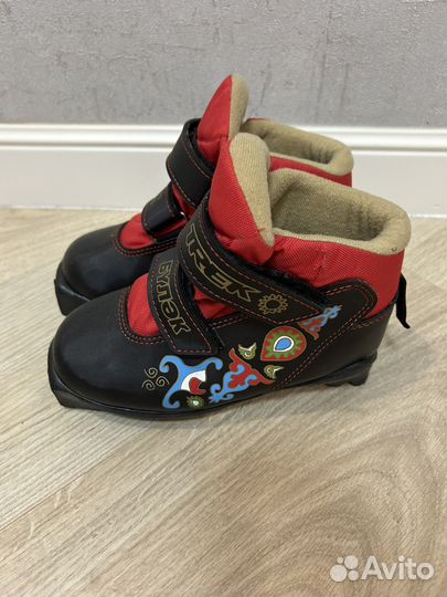 Детские лыжные ботинки