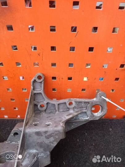 Кронштейн гидроусилителя Volvo XC90