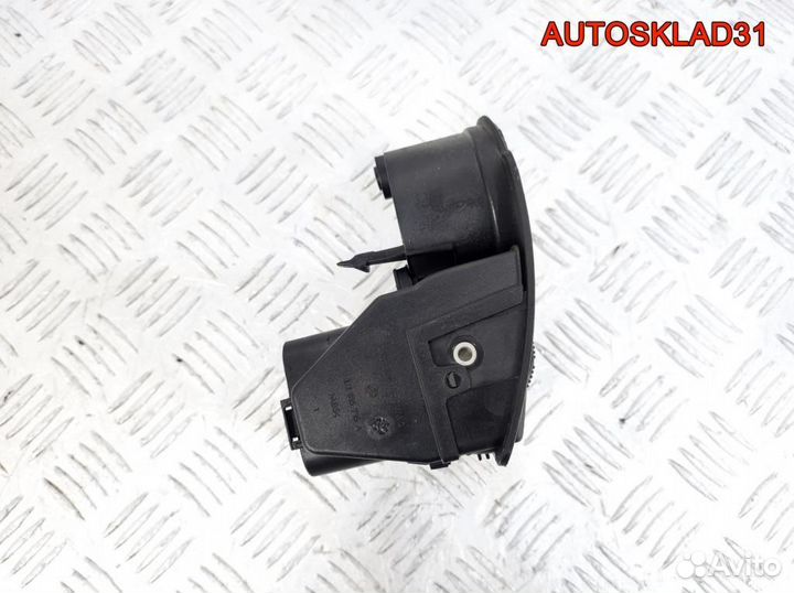 Дефлектор воздушный левый VW Golf 4 1J1815715A