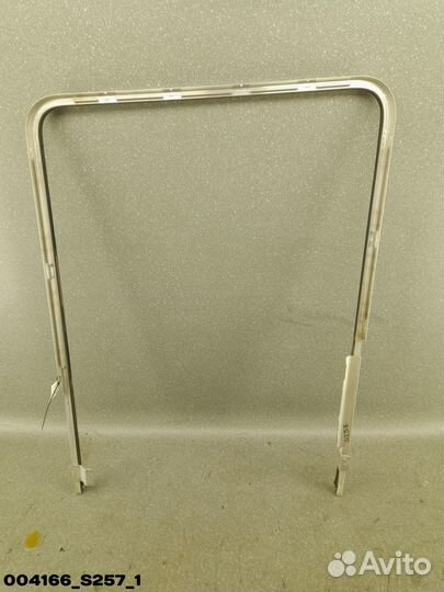 1885465 Направляющая стекла двери RH в сборе с