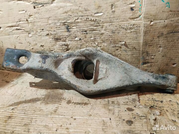 Рычаг задний левый Mitsubishi Pajero