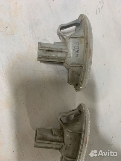 Повторитель в крыло mazda 3 bk